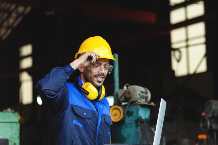 The Advantages of Industrial Uniform Rental Services